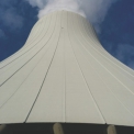 Povrch chladicí věže natřen ochranným systémem MCBauchemie – EmceColor-flex (uhelná elektrárna Esslingen, Německo)