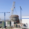 Westinghouse úspěšně instaloval kopuli reaktoru na stavbě AP1000 v čínském Haiyangu