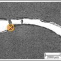Obr. 3 – Snímky trhliny pro spektrální analýzu povrchu [4]