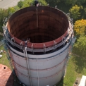 Největší systém akumulace tepla do horké vody mají v tuzemsku nyní k dispozici Teplárny Brno na svém provoze Červený mlýn. 